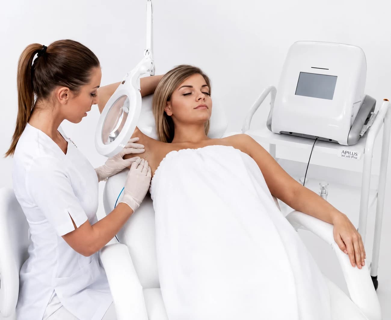 Séance d'électrolyse avec la technologie Apilus xCell Pro