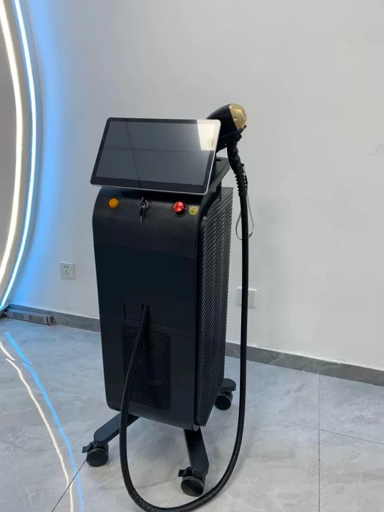 Appareil d'épilation laser Luxury Glow en cabine de soin.